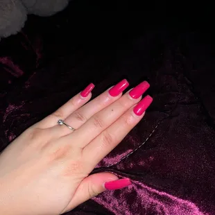 I got these done 2-3 weeks ago and I put my nails through h*ll and back.