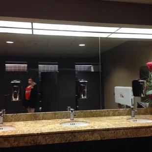 Very nice bathroom here!