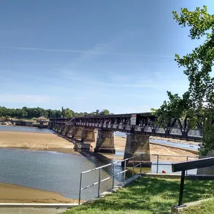21 St bridge, the first pedestrian crossing