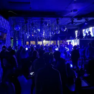 a large group of people dancing