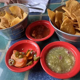 Chips &amp; salsas