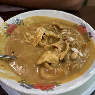 V28 Masaman Curry (price without meat)