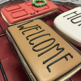 Welcome Home custom cookies.