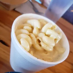 Mac n cheese....soooo good and creamy! IG@eatanddrinkhouston