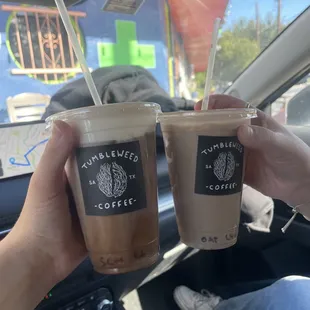 salted carmel mocha cold brew and chai tea latte with oat mikk