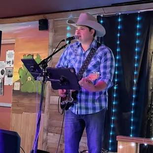 Mike Campbell from the https://campbellsband.com playing some country music