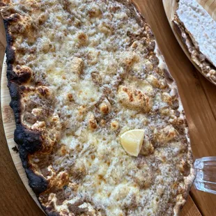 Lahmanju with cheese