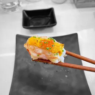 Amaebi Uni Nigiri @whaevaeats