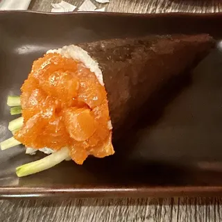 Salmon Hand Roll