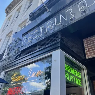 Tune Inn restaurant and bar