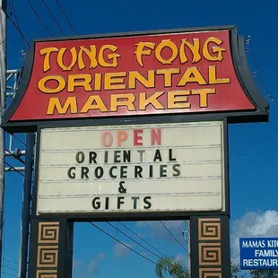 the sign for the restaurant
