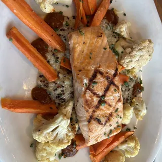 Grilled Salmon & Creamy Quinoa