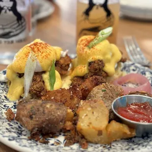 Fried chicken benedict