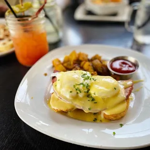 Eggs benedict