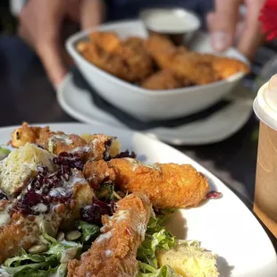 food, chicken wings and fried chicken