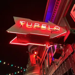 a neon sign for tupelo