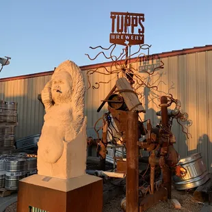a statue of a man and a woman