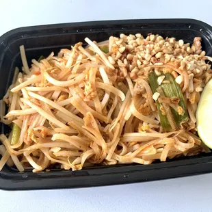 Beef Pad Thai lunch portion