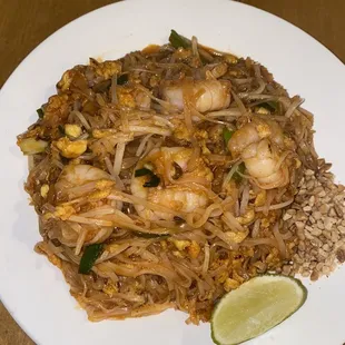 Pad Thai Noodles w/ Shrimp