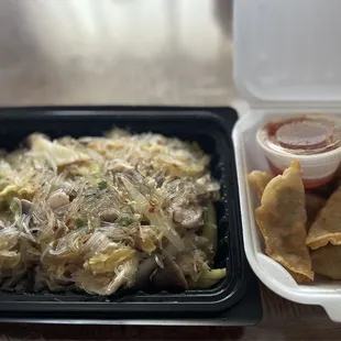 Phad woon-sen &amp; pork gyoza