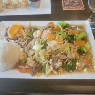 Meat combo and vegetables - mild - too bland for me.