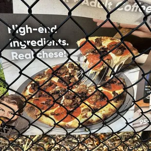 High-end ingredients. Real cheese!