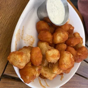 Buffalo Cheese Curds with ranch. Holy cow that was good. Not too heavy.
