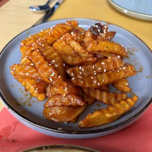 Potatoes in honey chili sauce