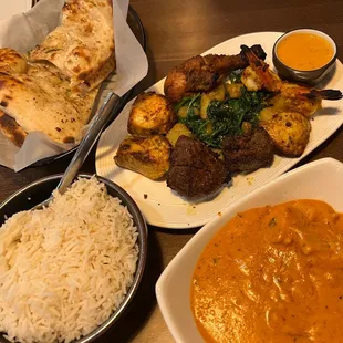 Garlic Naan, Tandoori Platter with spinach n' potatoes, Chicken Tikka Masala, and Rice