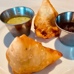 Vegetarian Samosa - Hand rolled pastry stuffed with potato and green peas. This is so delicious. It's a must have! 5/5