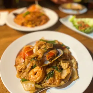 Pad See-Ew Seafood | Instagram: GaoGirlsGrubbin