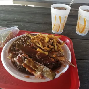 Ribs plate with baked beans and fries