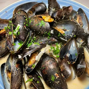 a plate of steamed mussels