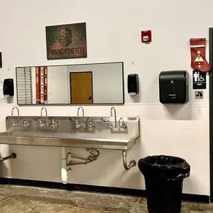 Restrooms &amp; Sinks