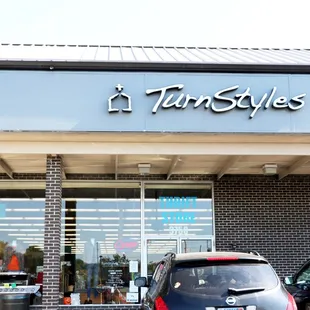 The entrance to TurnStyles Thrift, 87th Street location