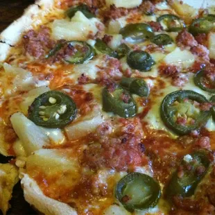 Bacon, Pineapple and Jalapeño Pizza. Delicious!