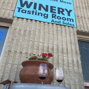 Sitting outside on this gorgeous day enjoying this AMAZING wine. Their Merlot and Crimson Colorado a MUST TRY is you enjoy big, bold reds.