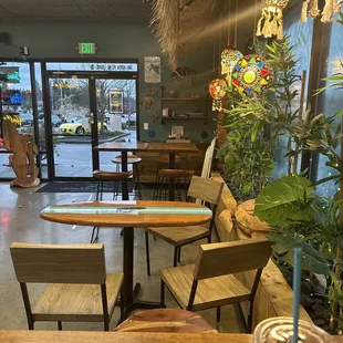 a table and chairs in a coffee shop