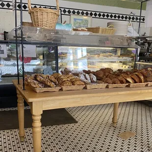 Pastry basket&apos;s