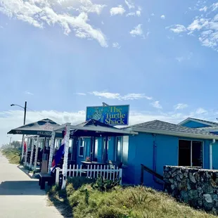 Welcome to The Turtle Shack! Right Across from the Beach~