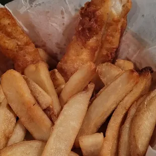 Friday 21 fish fry with steak fries