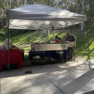 Here is Arturo and his lovely assistants serving their delicious tacos!!
