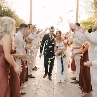 Photo by: Cassie Lee Photo
Pictured: Bridal party fun!