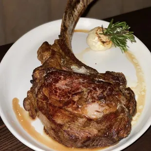 34oz &quot;Long Bone&quot; Dry Aged Tomahawk Rib Eye*