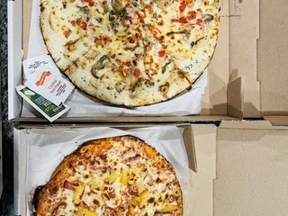 Milano's pizza