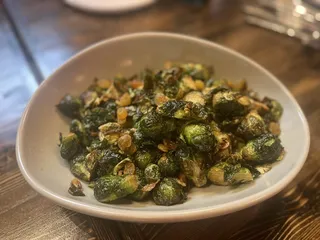 Mo and Hari's Neighborhood Bistro