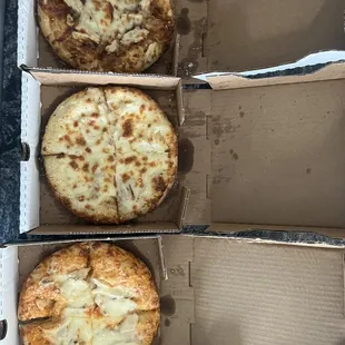 Bbq pizza, Alfredo pizza, buffalo pizza