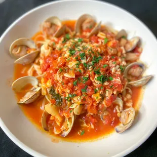 Linguini Con Vongole with red clam sauce (Dinner Menu)