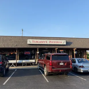 My mom says these nice folks have the best pizza she's ever had?!