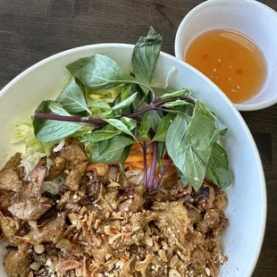 Grilled pork with noodles